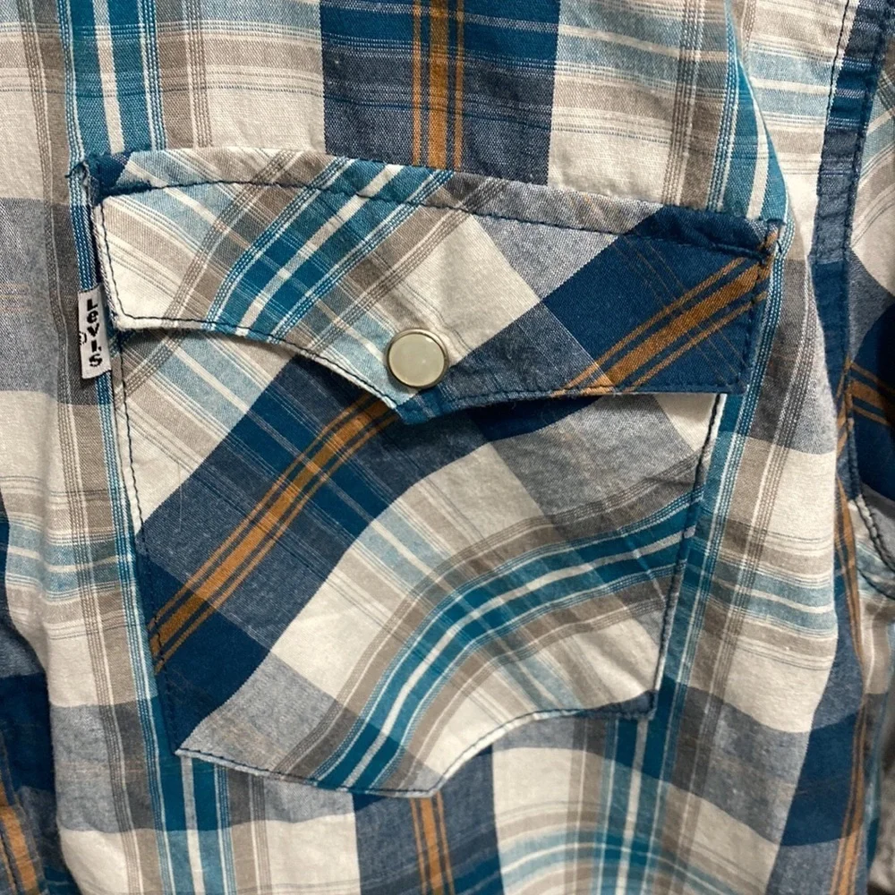Levi’s Pearl Snap shirt